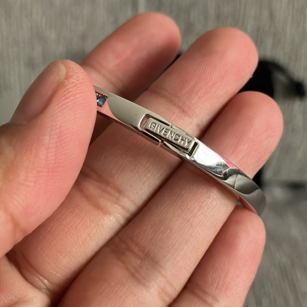 Givenchy bracelet - Picture 4 of 13